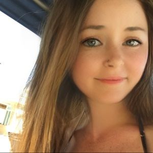 Meet your Posher, Alicia